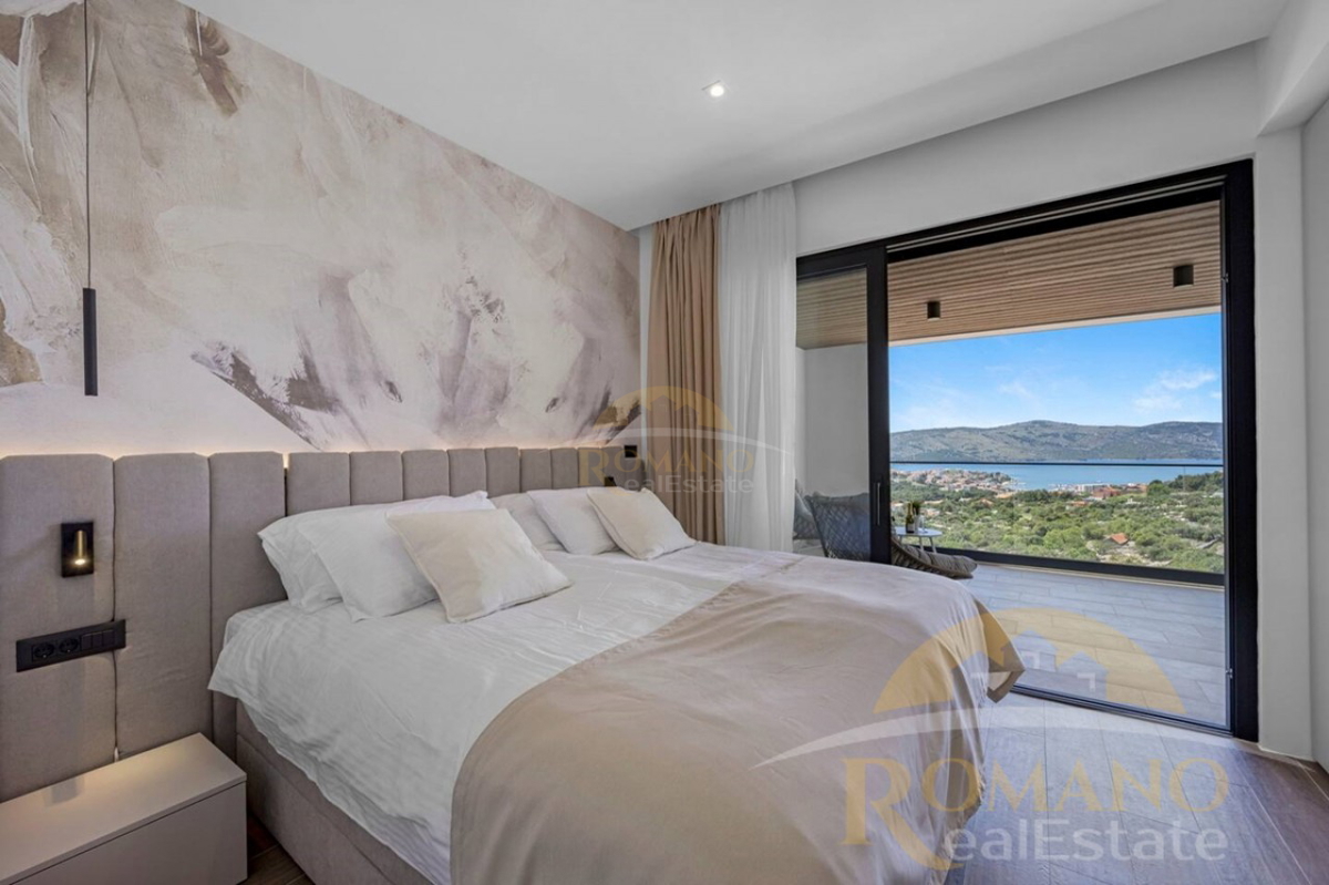 Moderna dvojna vila z infinity bazenom in panoramskim razgledom – Seget Gornji